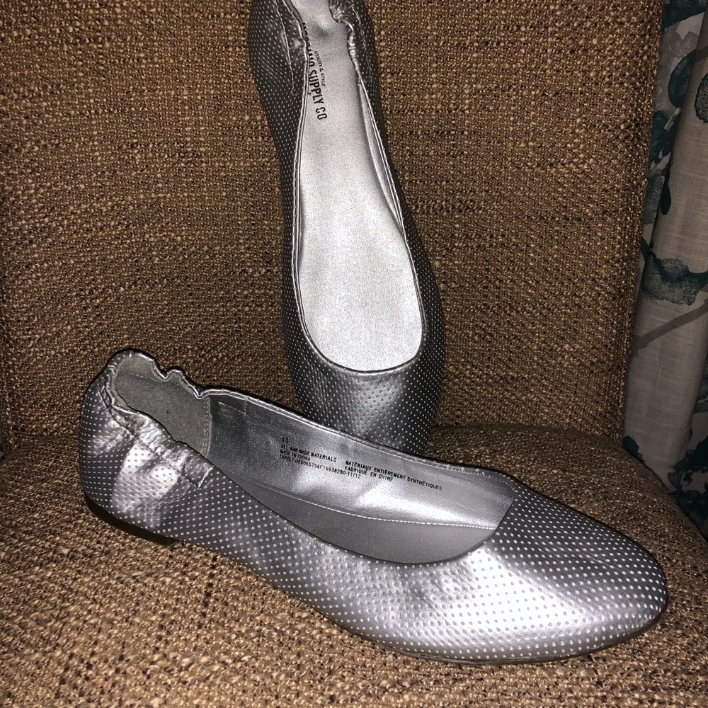 Mossimo silver ballet flats